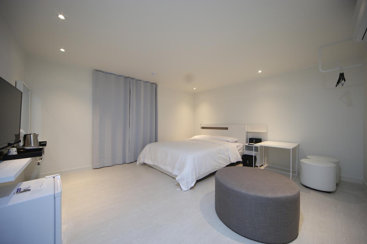 Soho Hotel Busan Bagian luar foto